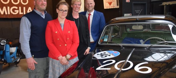 Sommergespräch in der Oldtimergarage Paderborn Sommergespräch in der Oldtimergarage Paderborn