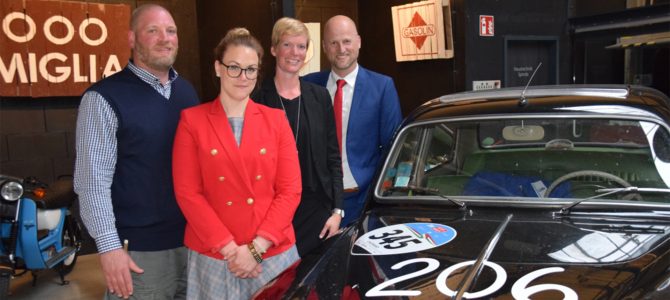 Sommergespräch in der Oldtimergarage Paderborn Sommergespräch in der Oldtimergarage Paderborn