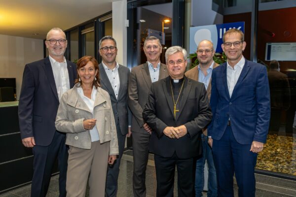 Wirtschaft trifft Pressefoto klein