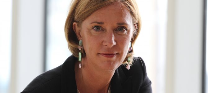 Bildungsministerin besucht die Paderborner Wirtschaft Bildungsministerin besucht die Paderborner Wirtschaft